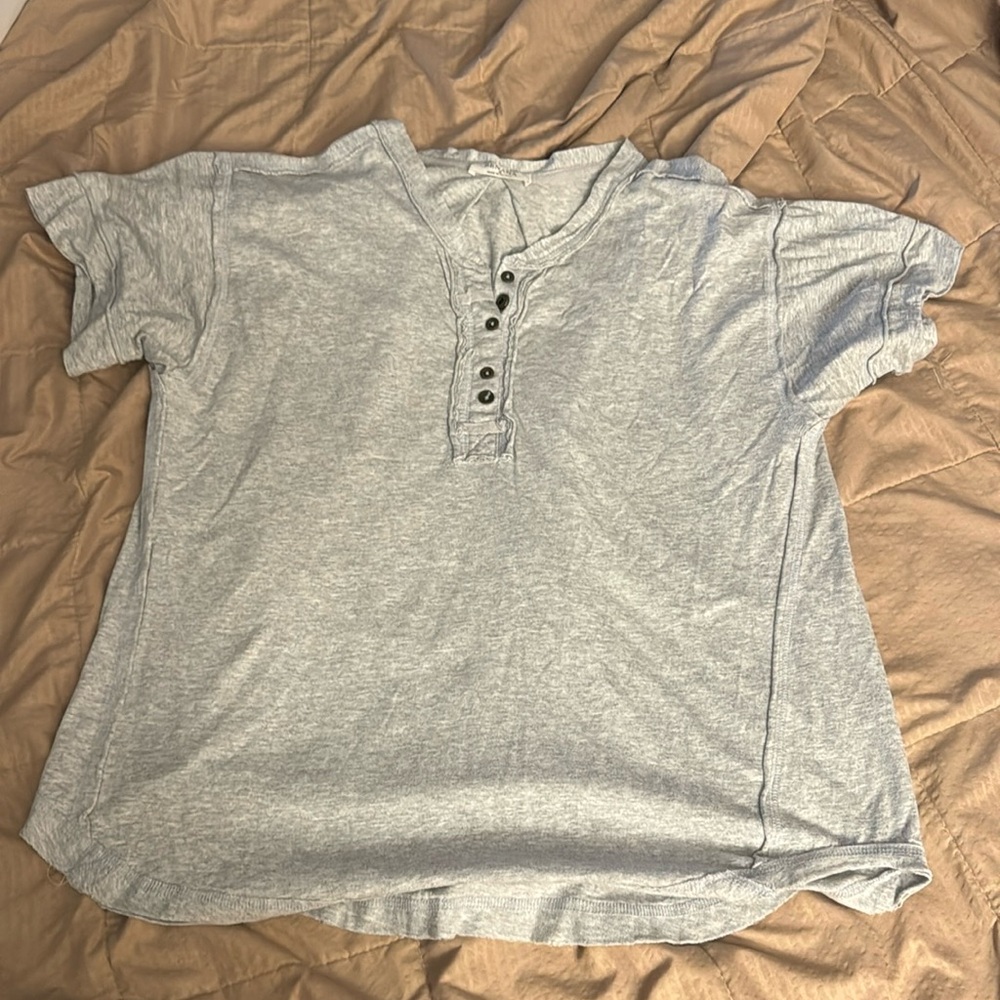 Size small Zenana Top. I’ve lost weight and it’s just too big.